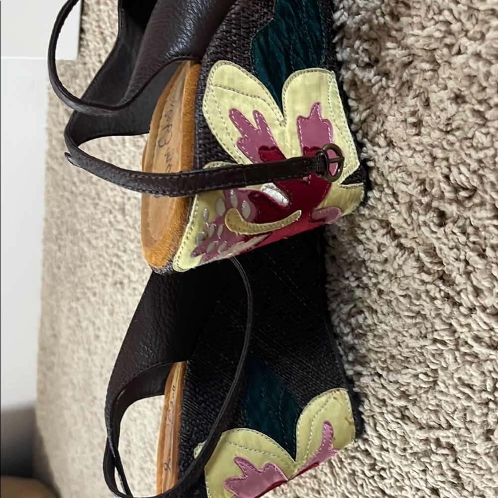 Sam Edelman Brown and Red Sandals with Stylish Embellishments - Picture 5 of 6